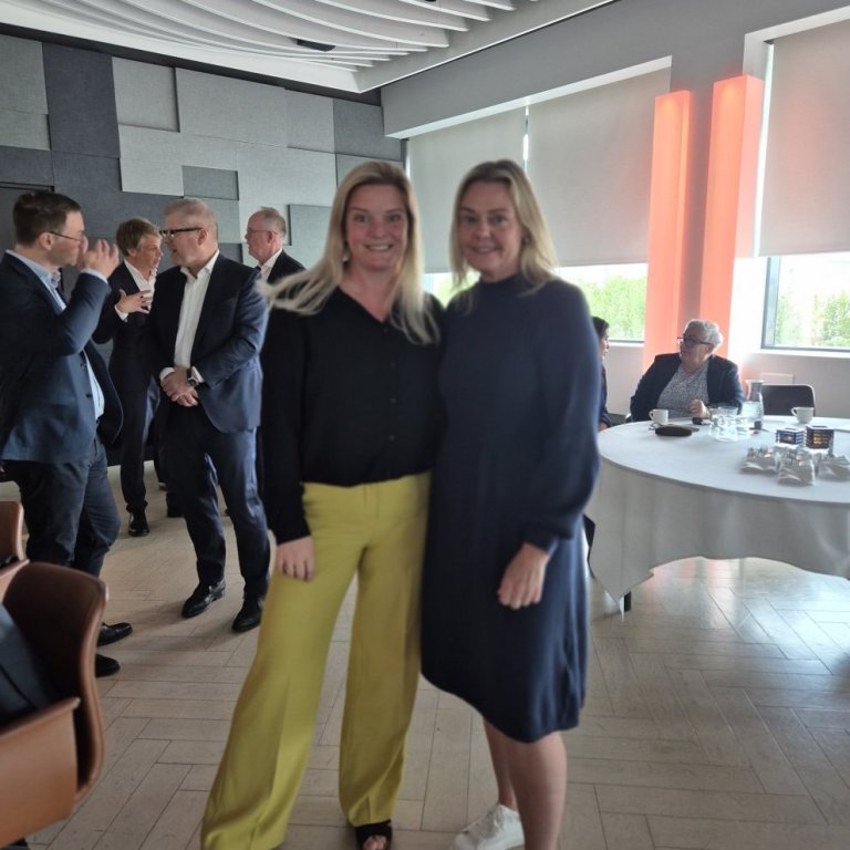 Sara J. Stefánsdóttir, Margrét Sigurbjörnsdóttir
