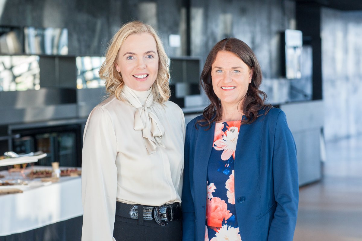Guðrún Hafsteinsdóttir, formaður stjórnar Landssamtaka lífeyrissjóða og Þórey S. Þórðardóttir, framk…