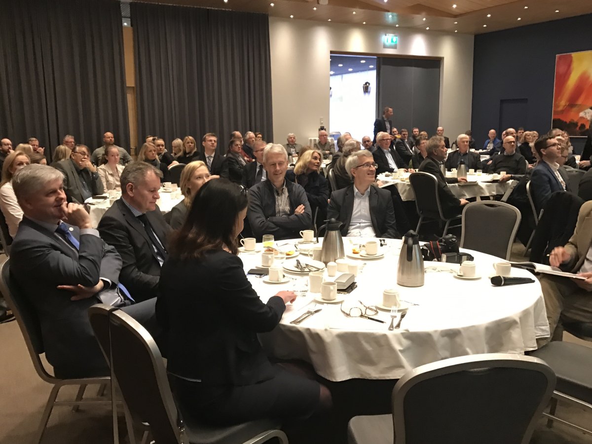 „Meirihluti eigna lífeyrissjóða ætti að vera erlendis“.