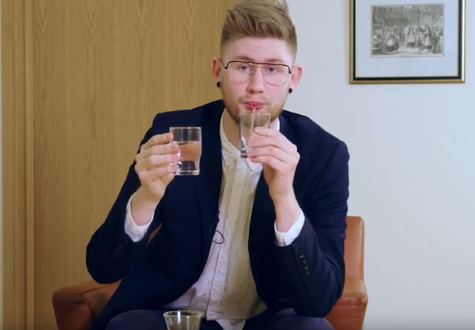 Sjáðu Ingólf ganga í gin ljónsins - af fúsum og frjálsum vilja