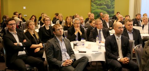 Fjölmenni á útgáfusamkomu bókarinnar, sem út kom á vegum Landssamtaka lífeyrissjóða.