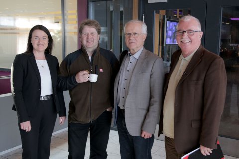 Þórey S. Þórðardóttir, framkvæmdastjóri Landssamtaka lífeyrissjóða; Friðþjófur Helgason, kvikmyndatökumaður Hringbrautar; dr. Henning Kirk, danskur læknir og sérfræðingur í öldrunarfræðum; Helgi Pétursson, dagskrárgerðarmaður á sjónvarpsstöðinni Hringbraut.
